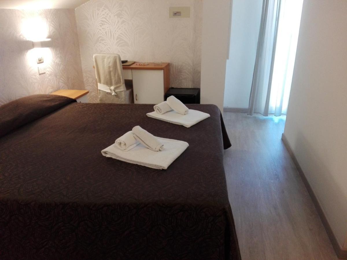 Hotel Ermeti B&B Brunch Riccione Exterior photo