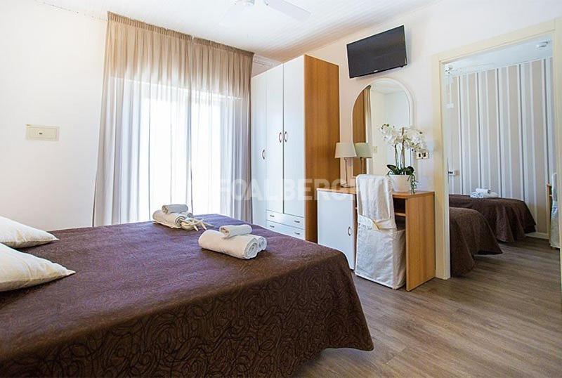 Hotel Ermeti B&B Brunch Riccione Exterior photo