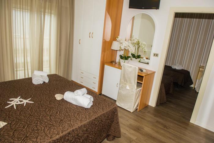 Hotel Ermeti B&B Brunch Riccione Exterior photo
