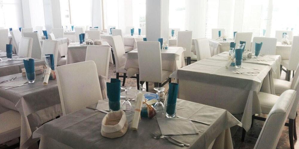 Hotel Ermeti B&B Brunch Riccione Exterior photo