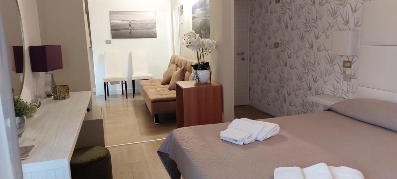 Hotel Ermeti B&B Brunch Riccione Exterior photo