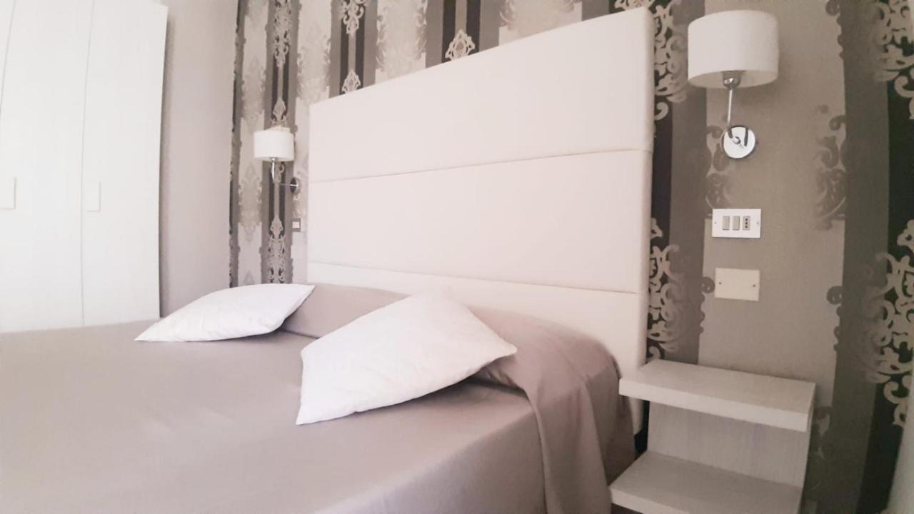 Hotel Ermeti B&B Brunch Riccione Exterior photo