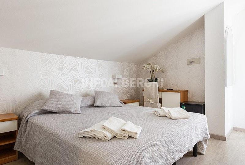 Hotel Ermeti B&B Brunch Riccione Exterior photo