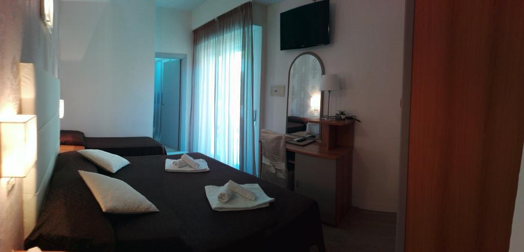 Hotel Ermeti B&B Brunch Riccione Exterior photo