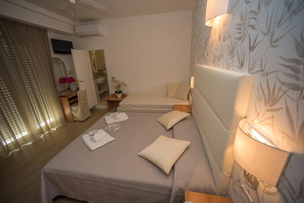 Hotel Ermeti B&B Brunch Riccione Exterior photo