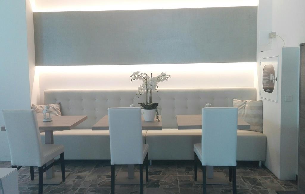 Hotel Ermeti B&B Brunch Riccione Exterior photo