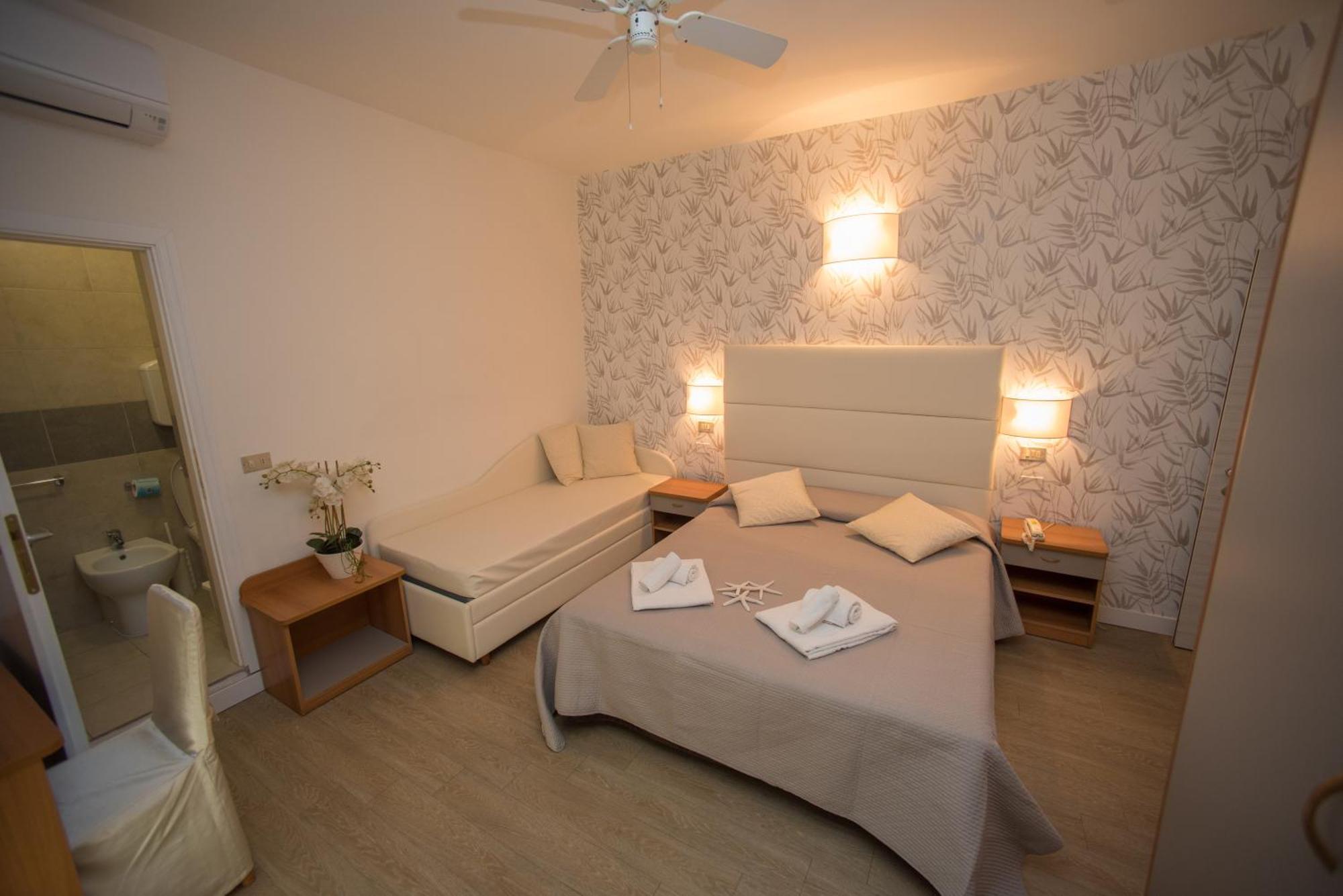 Hotel Ermeti B&B Brunch Riccione Exterior photo